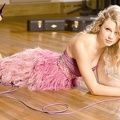 Taylor-Swift-Photoshoot-059-Women-s-Health-2008-anichu90-17958497-616-338
