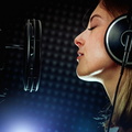 Vocalist-Singing-Studio-Microphone-675x450