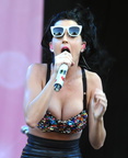 207217d1251175651-katy-perry-v-festival-white-top-red-shorts-katy perry perform bend 6