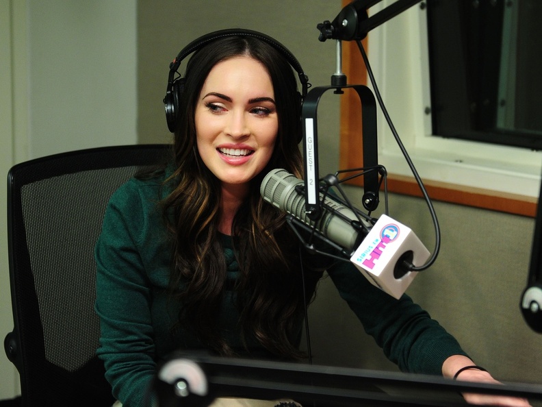 Megan-Fox-visits-SiriusXM-radio-in-NY-037