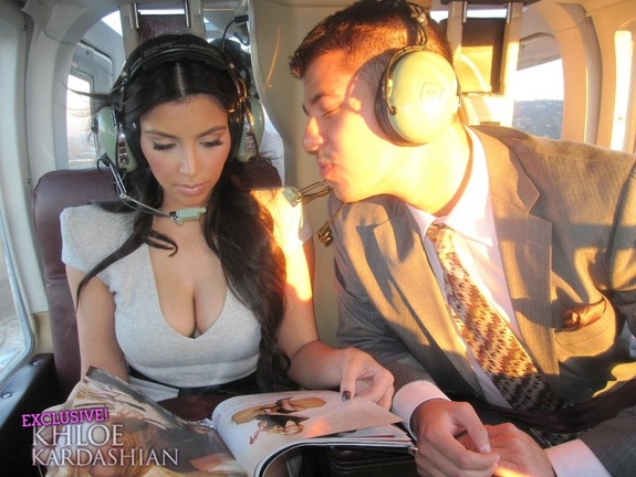 gallery enlarged-Khloe-Kardashian-Kim-Kardashian-Los-Angeles-Helicopter-1204094
