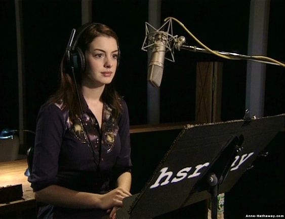 Anne Hathaway 21