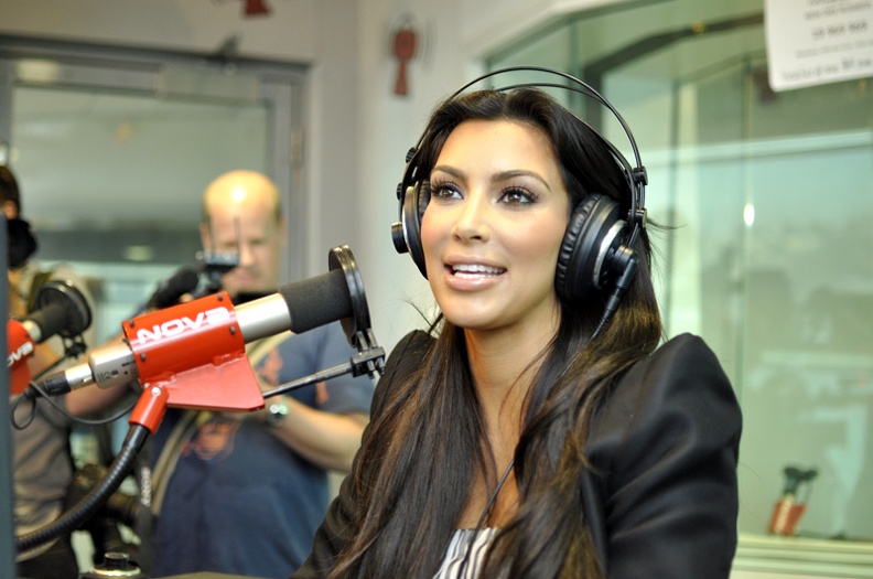 Kim-Kardashian-hots-up-the-Nova-studios-123554.jpg