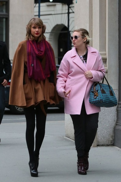 Taylor-Swift-and-Lena-Dunham-leaves-Bubbys-restaurant-in-Tribeca-New-York-December-20-2014