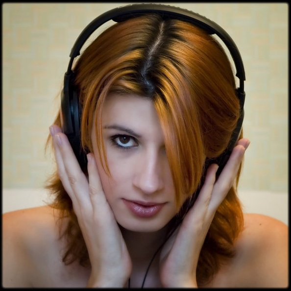 headphones_are_cool_by_missvanillia.jpg