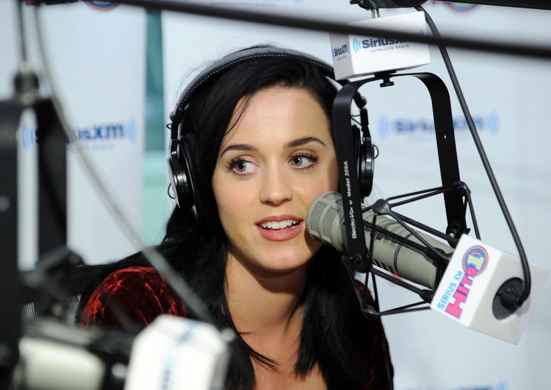 katy-perry-at-siriusxm-studios-in-new-york-city-august-2014 7