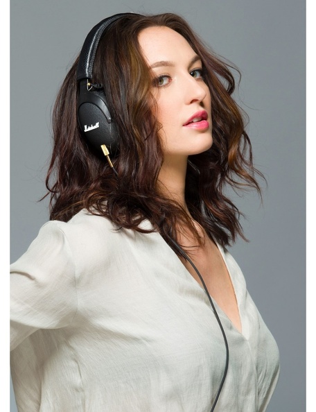 marshall-monitor-headphones-in-girl 1