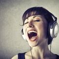 woman-singing-headphones-e1451316904483
