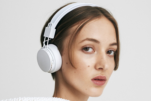 78587-headphones-news-christmas-gift-guide-headphones-for-music-lovers-image1-bhheufqkyi