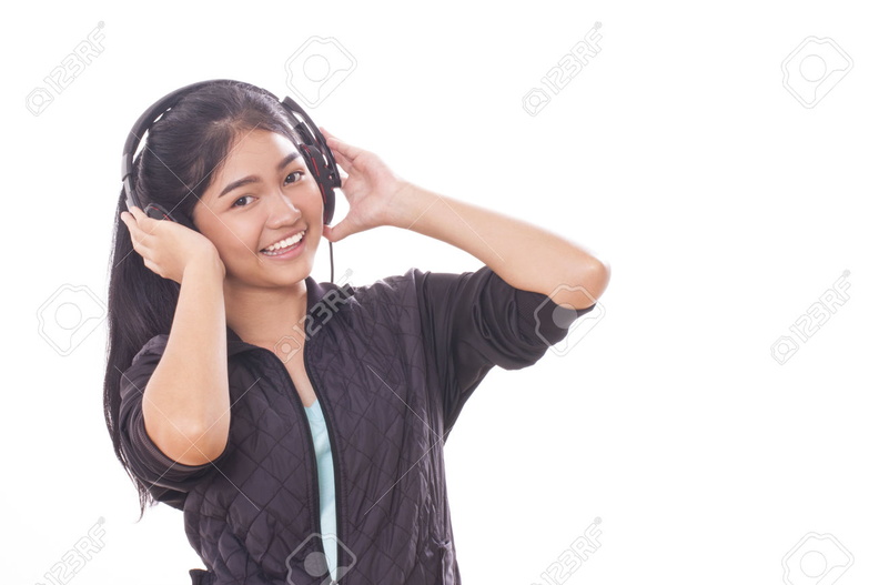 33468335-Young-woman-with-headphones-listening-music--Stock-Photo