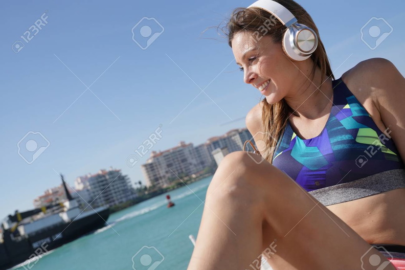94662984-roller-skater-relaxing-and-listening-to-music-with-headphones.jpg