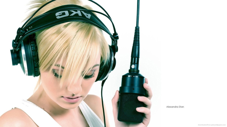 836028_download-1920x1080-alexandra-stan-with-akg-headphones-and-a-mic_1920x1080_h.jpg