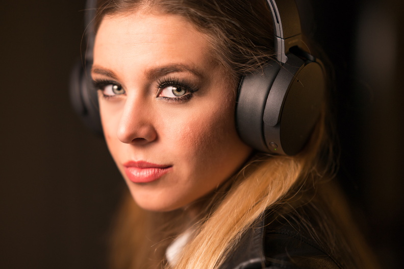 women-face-portrait-headphones-blonde-depth-of-field-1216873-wallhere.com.jpg