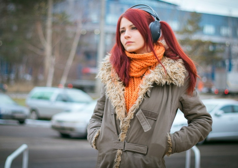 women-redhead-model-fashion-headphones-scarf-590748-wallhere.com
