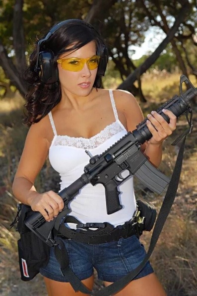 Military-girl-women-with-guns 52