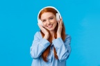 technology-lifestyle-people-concept-cute-redhead-woman-pyjama-listen-music-headphones-enjoy-nice-beats-earphones-good-quality-new-songs-standing-blue-wall 1258-6588