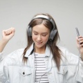 beautiful-young-woman-listening-to-music-headphones-smartphone-lifestyle-people-concept-grey-background-149484618