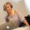 Skypeheadsetonwoman