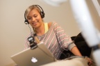 Skypeheadsetonwoman