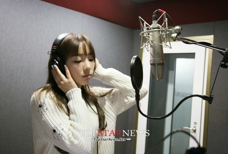 140303-snsd-taeyeon-colorful-recording-jtbc-campaign-song.jpg