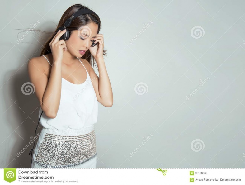 beautiful-young-asian-woman-listening-to-music-headphones-wit-long-hair-enjoying-92163382.jpg