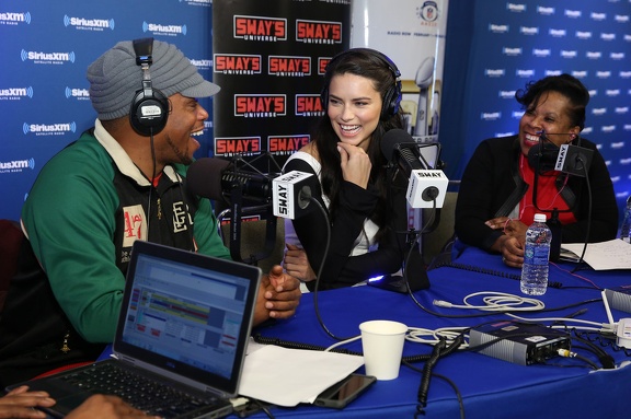 Adriana-Lima-Super-Bowl-adriana-lima-39917018-1024-681
