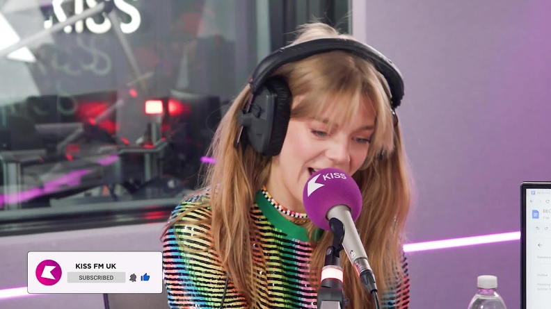 Becky Hill is hiring a PRIVATE JET for her DOG？! (ymGwn38TBGo)