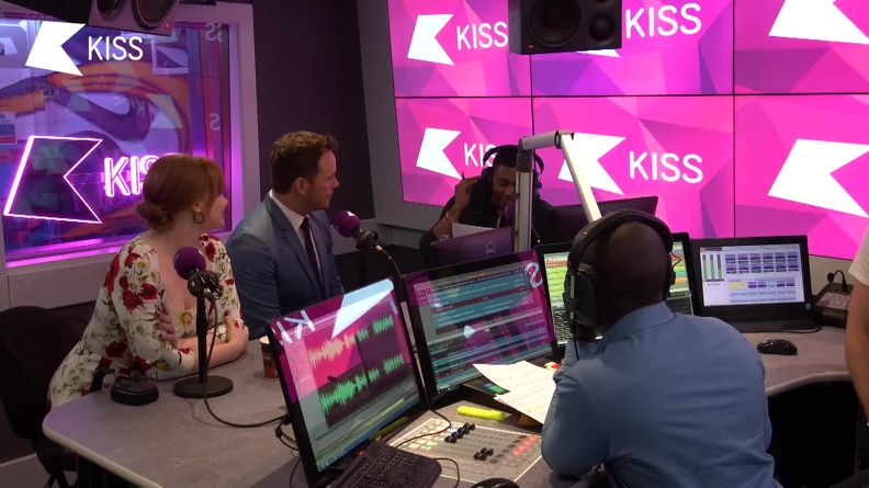 Bryce Dallas Howard &amp; Chris Pratt talk Jurassic World and Training like The Rock! ???? ｜ KISS Breakfast (-43EgYc7K2A)