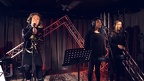 Jess Glynne - Hold My Hand (live bij Q) (1EcKpLDb7oI)