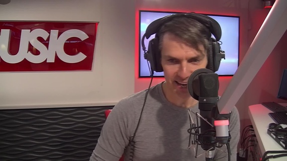 Joke Onthult： ＂Ik zei 'nee' tegen Playboy.＂ (h6lxA3KgoNc)