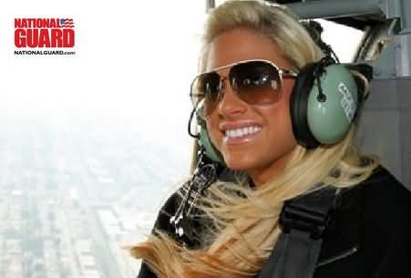 wwe-diva-kelly-kelly-flying-in-army-helicopter.jpg